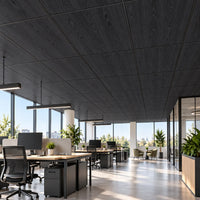 Dalle acoustique de plafond en bois, finition frêne noir, installée dans un bureau contemporain