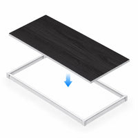 Dalle acoustique de plafond en bois, finition frêne noir, mise en place dans une ossature de plafond suspendu