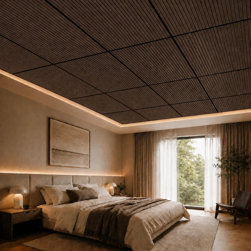 Dalle de plafond suspendu à tasseaux, finition Chêne fumé – mise en situation chambre
