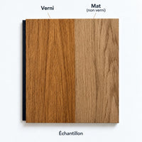 Échantillon de placage bois Chêne bronze : verni à gauche, mat non verni à droite