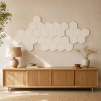 Panneau acoustique mural hexagonal – Feutre PET couleur Écru dans un intérieur contemporain