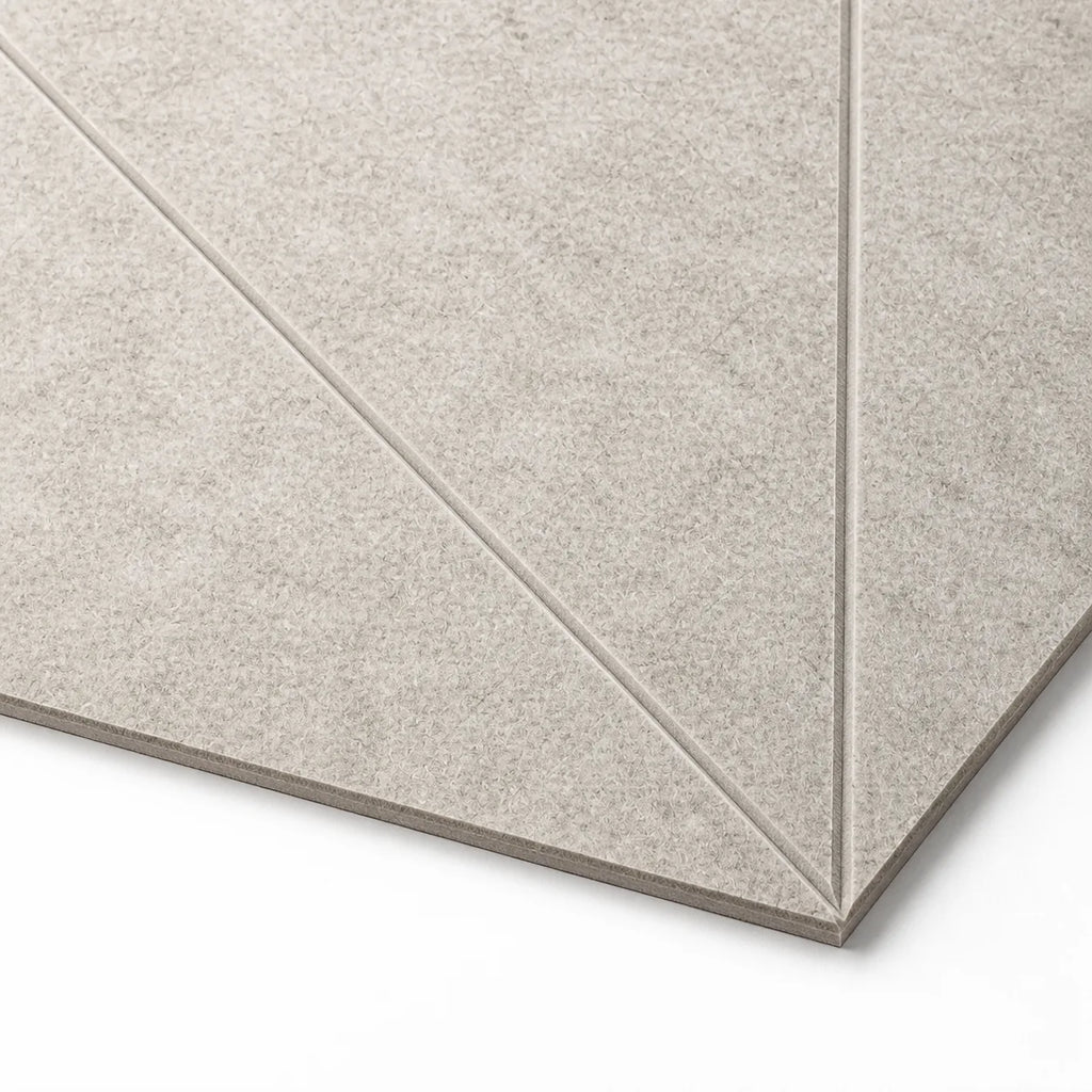Détail de la matière en feutre PET et des lignes du motif Triangles