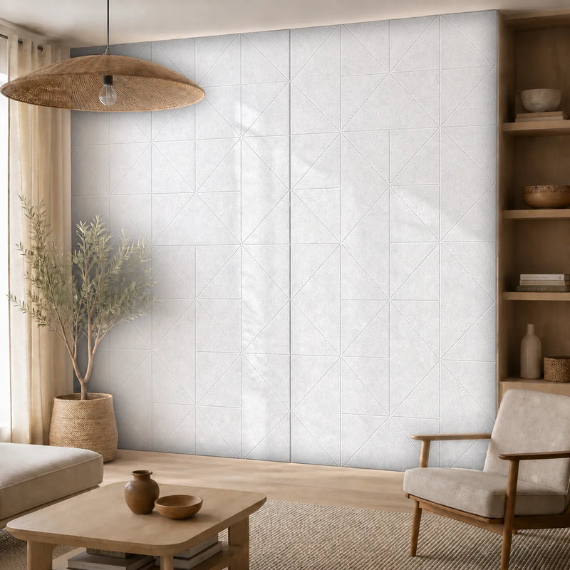 Panneau mural en feutre PET – Triangles couleur Blanc dans un intérieur contemporain