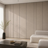 Panneau mural décoratif en tissu sable dans un salon contemporain