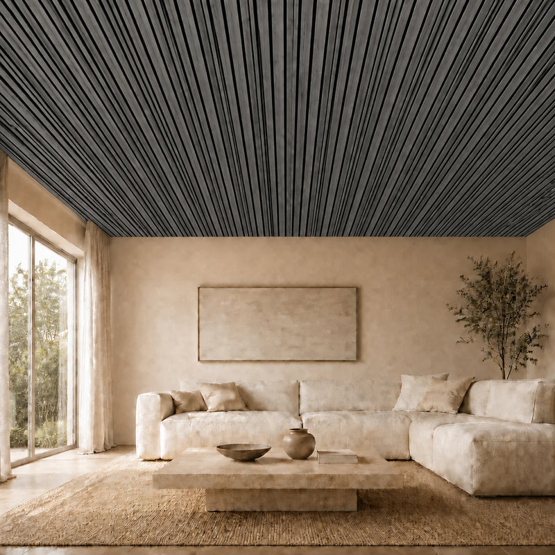 Panneau acoustique Barcode à tasseaux de largeurs irrégulières installé au plafond — finition Chêne gris foncé uniforme