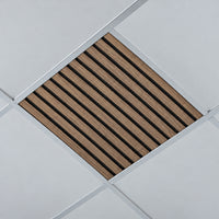 Lamellendeckenplatte, Oberfläche Nussbaum, auf schwarzem WWCB-Träger in einem T24-Raster von 60 × 60 cm